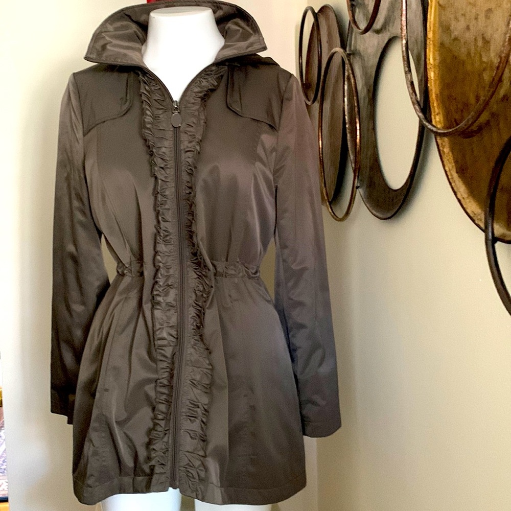 Tahari - Car Coat size petite small in taupe color